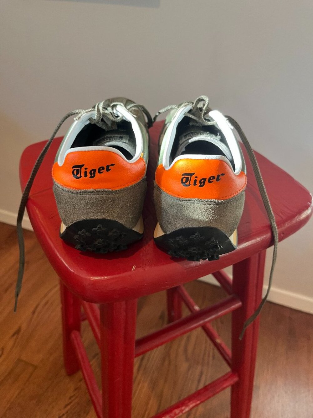 Onitsuka Tiger Shoes (size 8.5 US Womens)